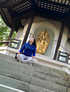 Psychic Tarot reader Maje Sodiz sitting at the London Peace Pagoda.